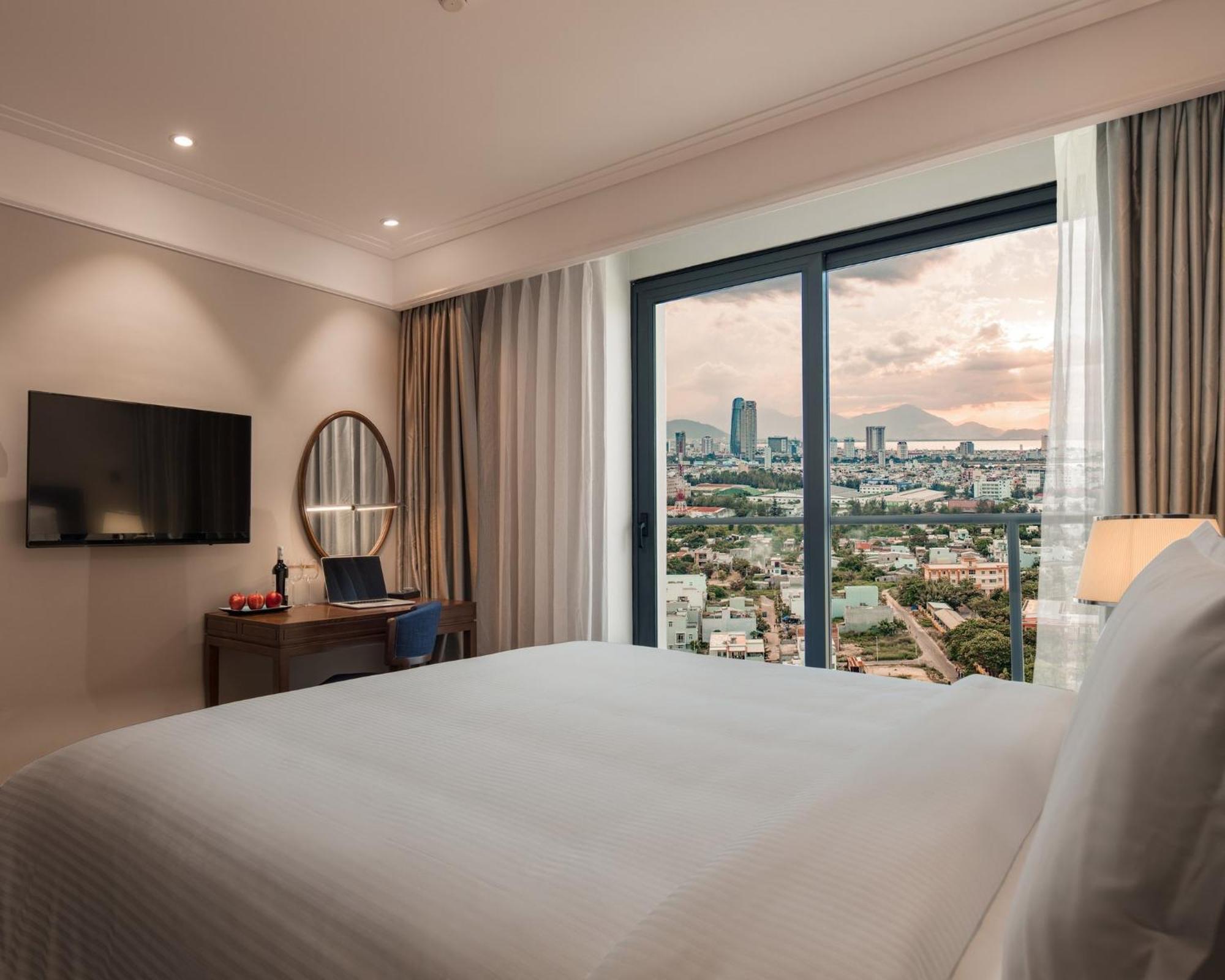 Luxury One Or Two Bedroom At 120 Vo Nguyen Giap - My Khe - Altara Buidding * Đà Nẵng